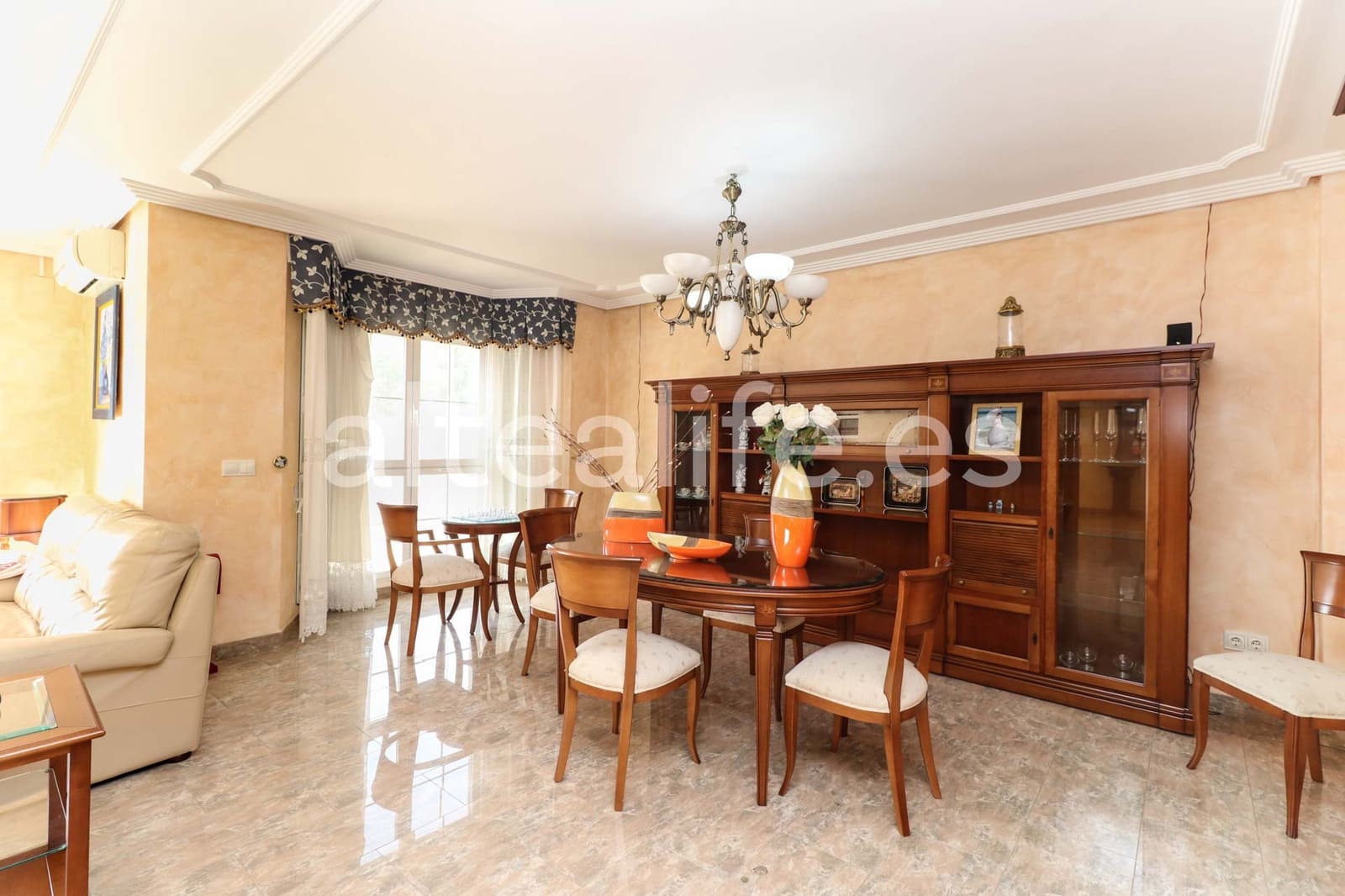 4 makuuhuone Paritalo myytävänä paikassa Alfaz del Pi / L'Alfas del Pi mukana uima-altaan 
autotalli - 550 000 € (Ref: 9396678)