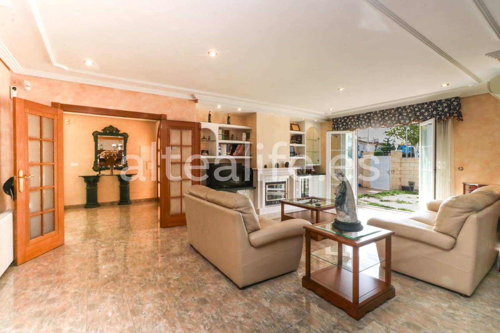 4 makuuhuone Paritalo myytävänä paikassa Alfaz del Pi / L'Alfas del Pi mukana uima-altaan 
autotalli - 550 000 € (Ref: 9396678)