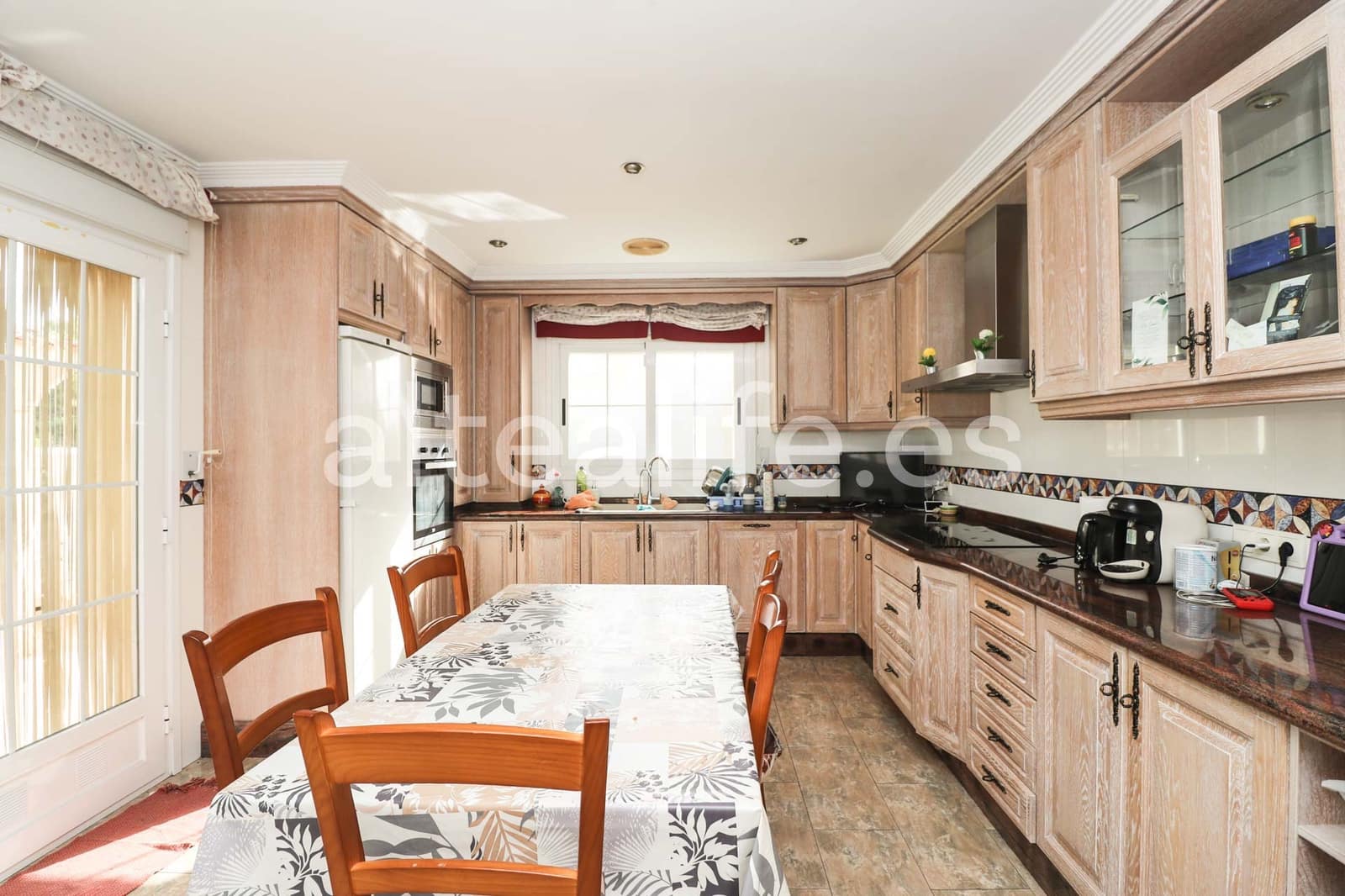 4 makuuhuone Paritalo myytävänä paikassa Alfaz del Pi / L'Alfas del Pi mukana uima-altaan 
autotalli - 550 000 € (Ref: 9396678)