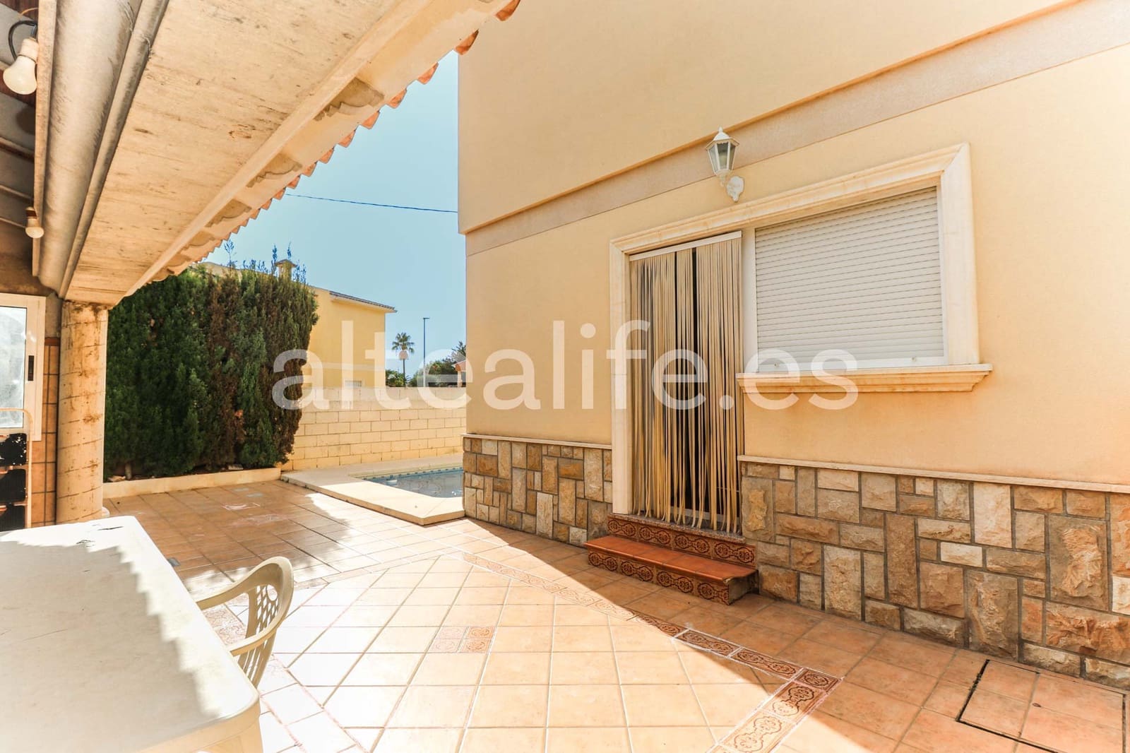 4 makuuhuone Paritalo myytävänä paikassa Alfaz del Pi / L'Alfas del Pi mukana uima-altaan 
autotalli - 550 000 € (Ref: 9396678)