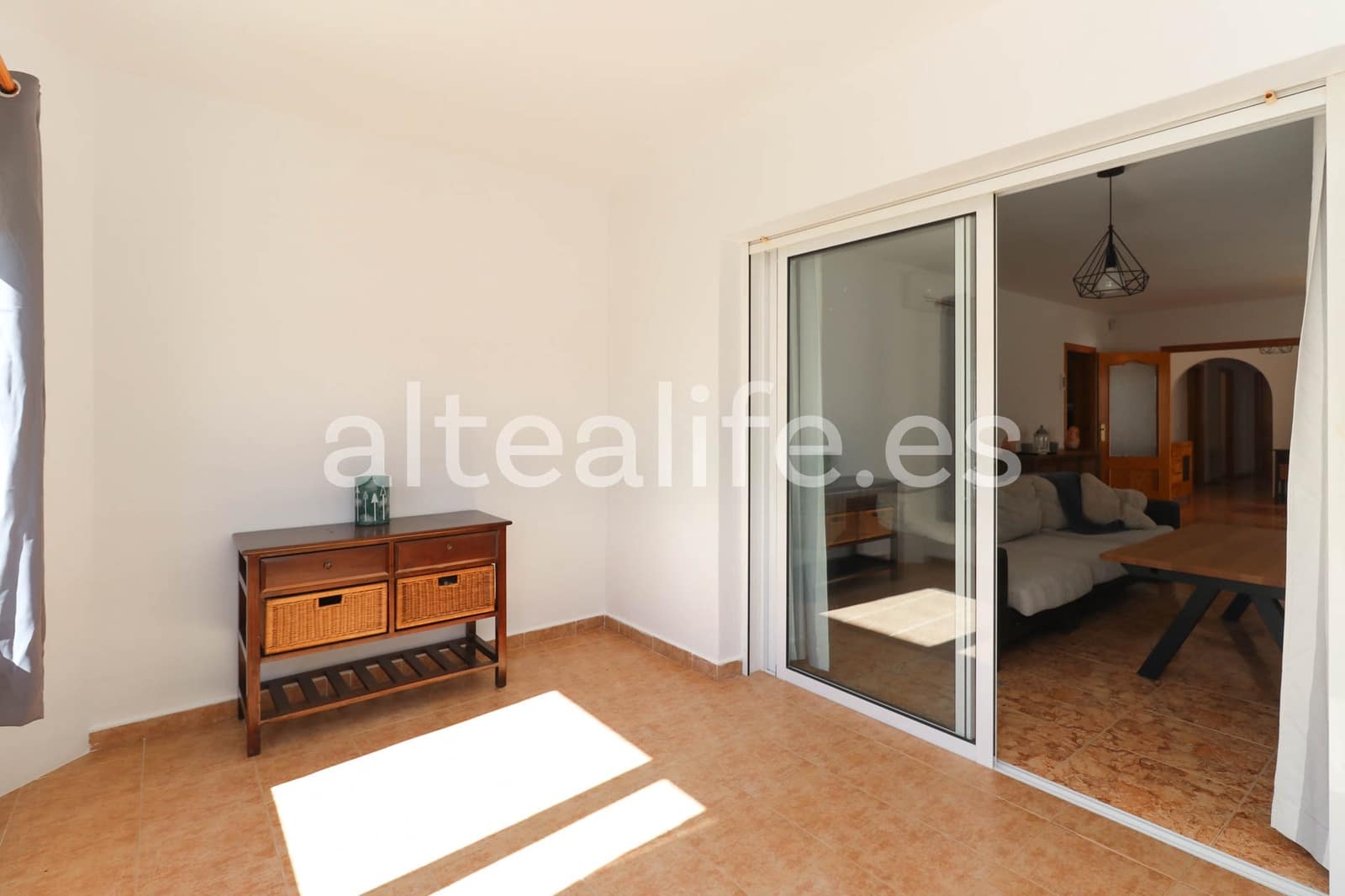 Villa til leie i La Nucia med svømmebasseng garasje - € 2 500 (Ref: 9420091)