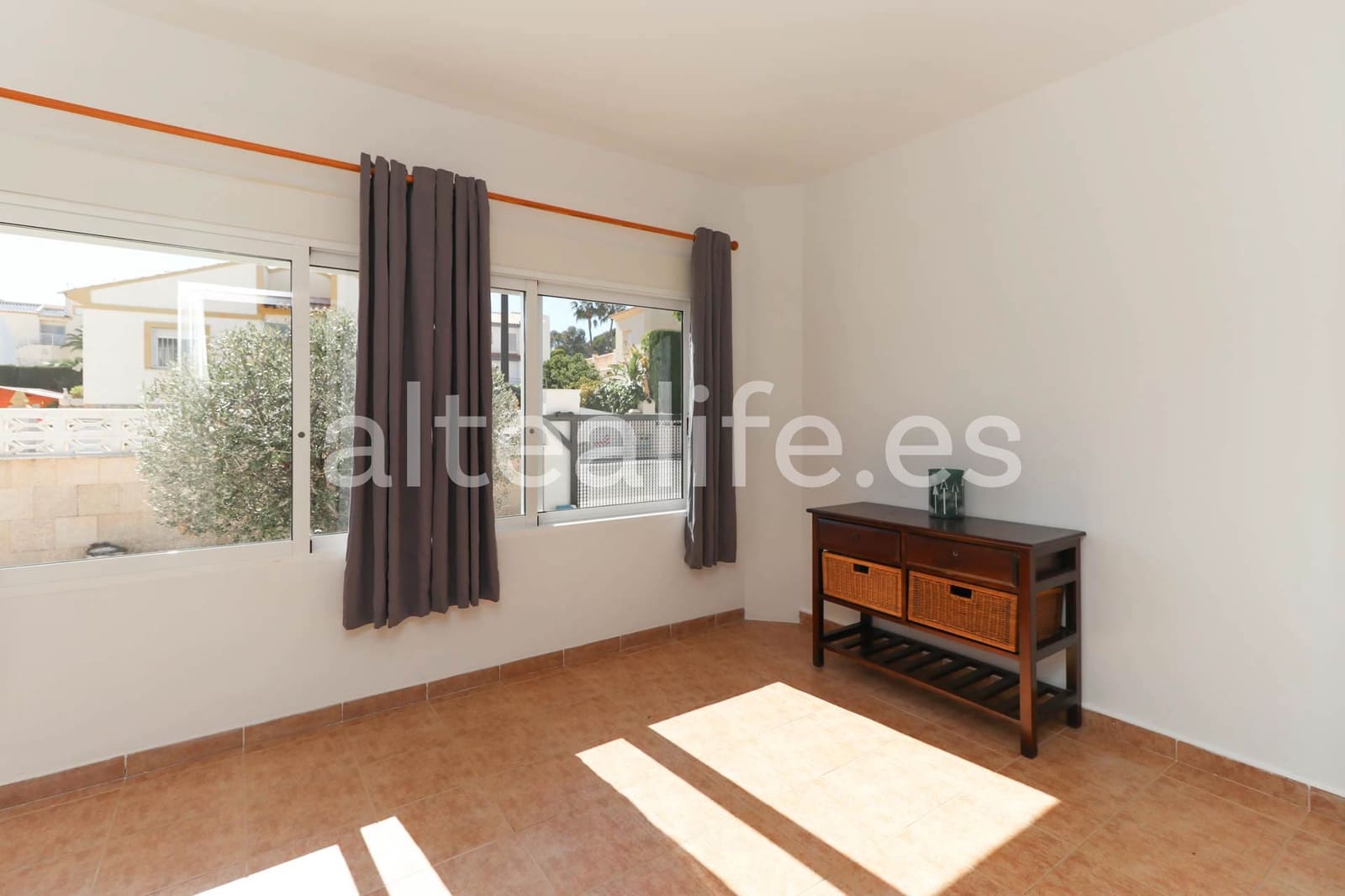 Villa til leie i La Nucia med svømmebasseng garasje - € 2 500 (Ref: 9420091)