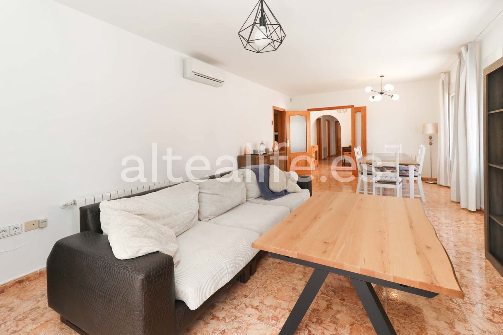 Villa til leie i La Nucia med svømmebasseng garasje - € 2 500 (Ref: 9420091)