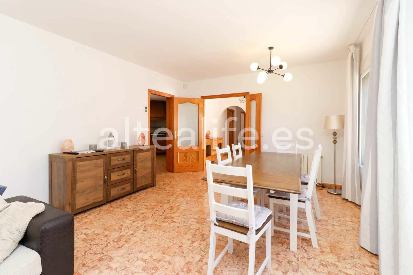 Villa til leie i La Nucia med svømmebasseng garasje - € 2 500 (Ref: 9420091)