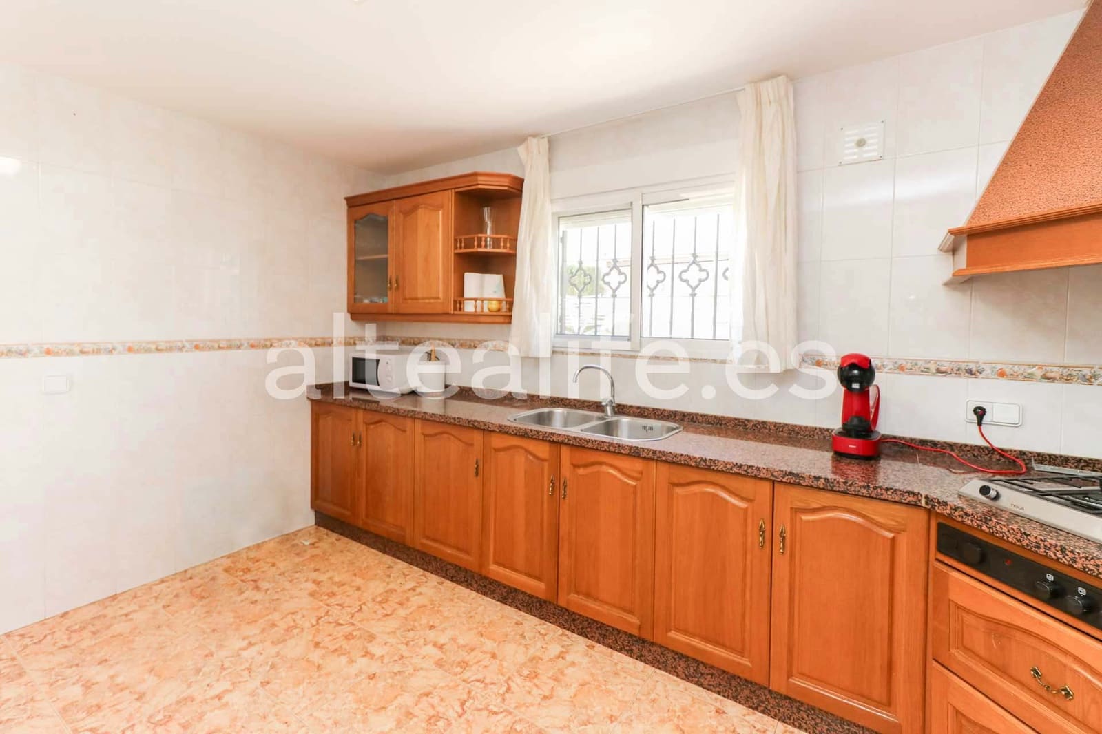 Villa til leie i La Nucia med svømmebasseng garasje - € 2 500 (Ref: 9420091)