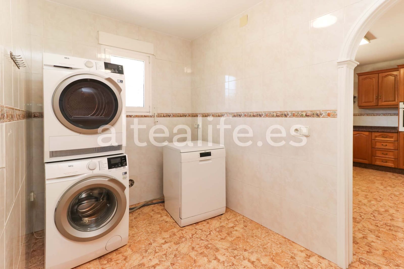 Villa til leie i La Nucia med svømmebasseng garasje - € 2 500 (Ref: 9420091)