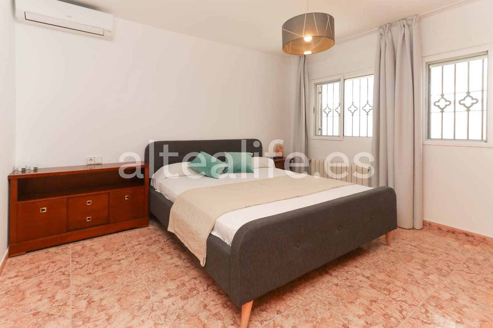 Villa til leie i La Nucia med svømmebasseng garasje - € 2 500 (Ref: 9420091)