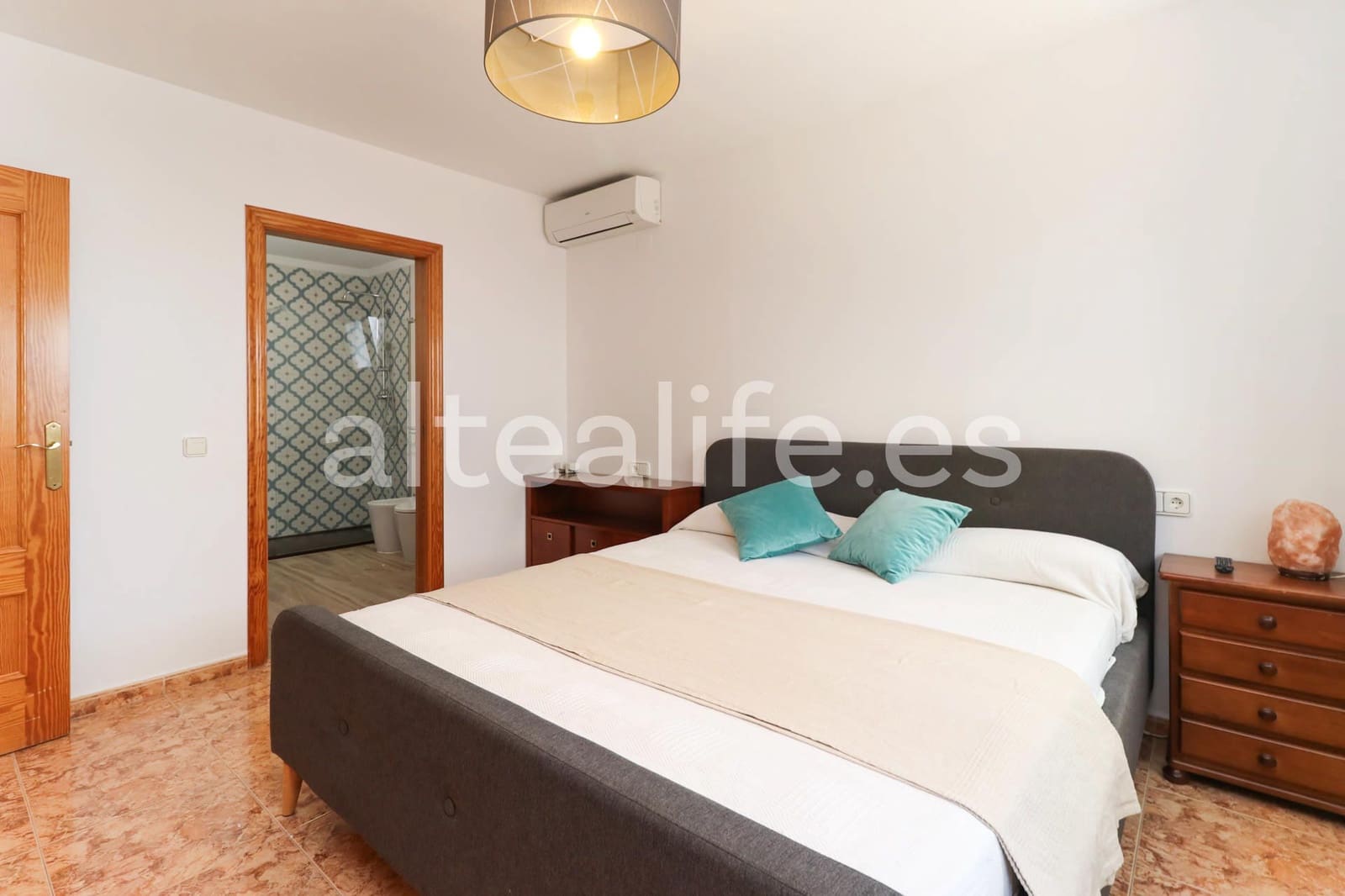 Villa til leie i La Nucia med svømmebasseng garasje - € 2 500 (Ref: 9420091)