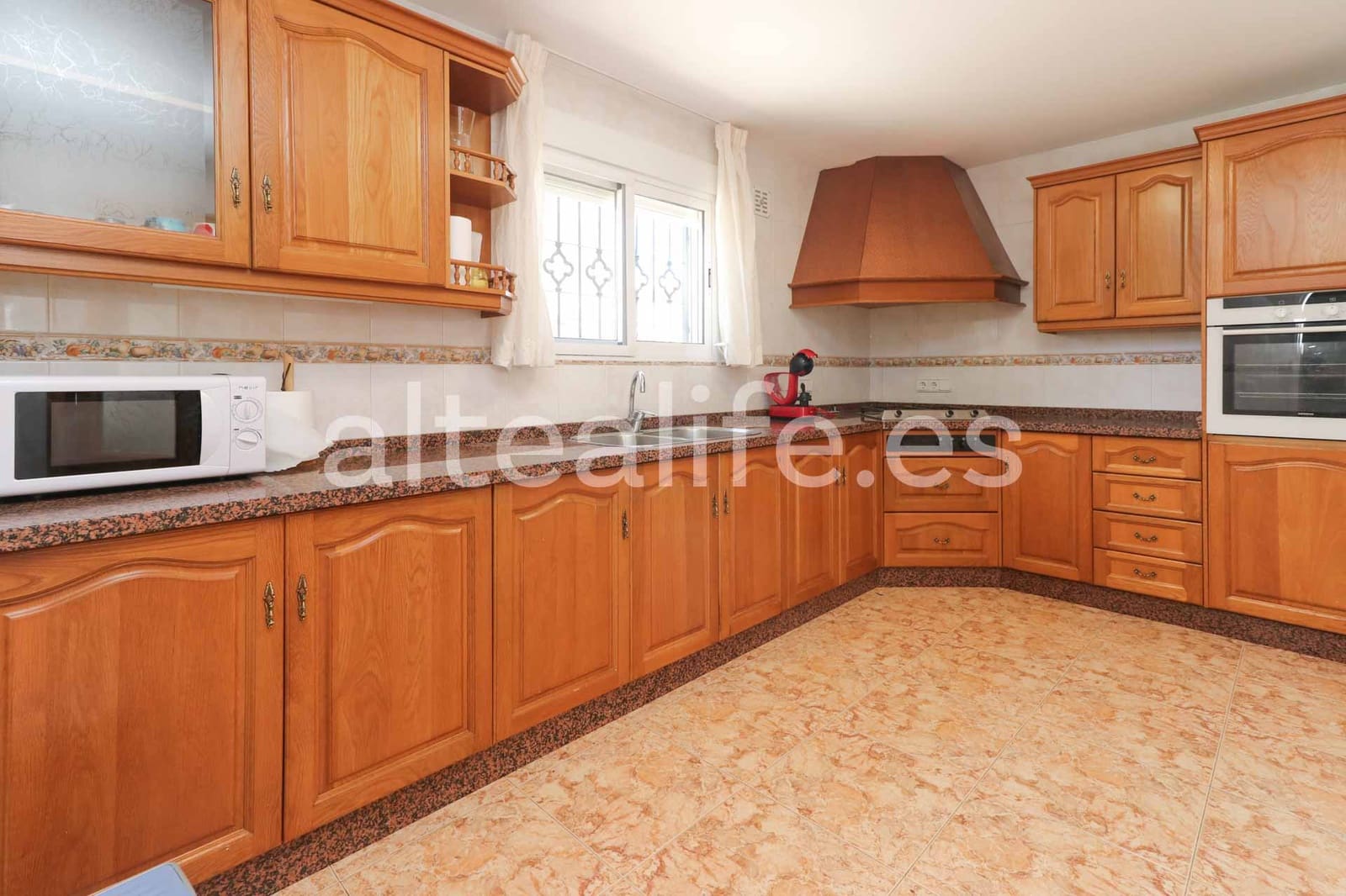 Villa til leie i La Nucia med svømmebasseng garasje - € 2 500 (Ref: 9420091)