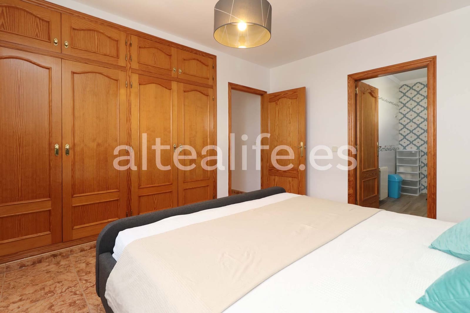 Villa til leie i La Nucia med svømmebasseng garasje - € 2 500 (Ref: 9420091)