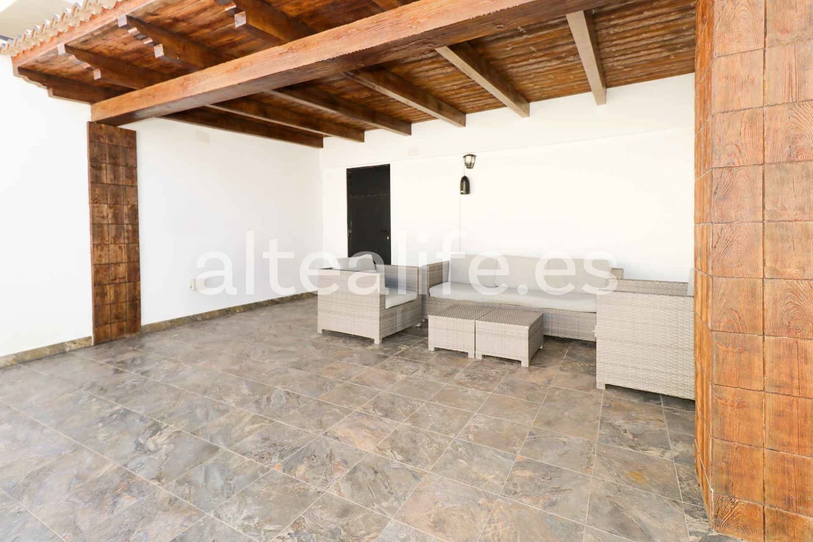 Villa til leie i La Nucia med svømmebasseng garasje - € 2 500 (Ref: 9420091)