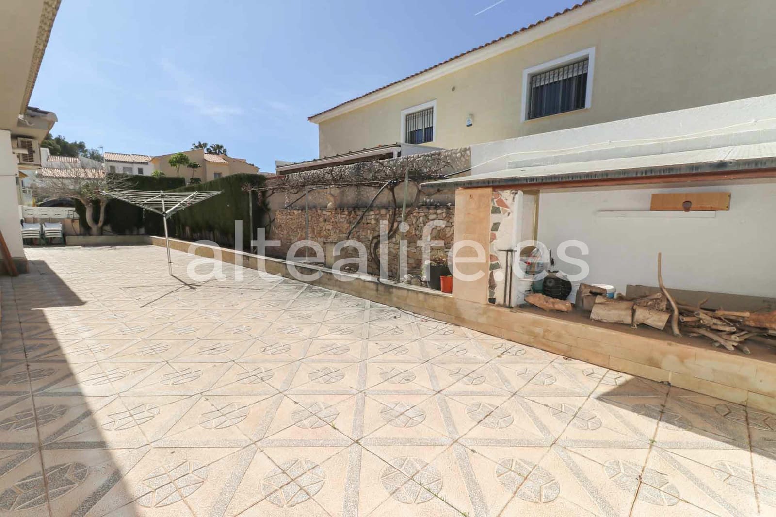 Villa til leie i La Nucia med svømmebasseng garasje - € 2 500 (Ref: 9420091)