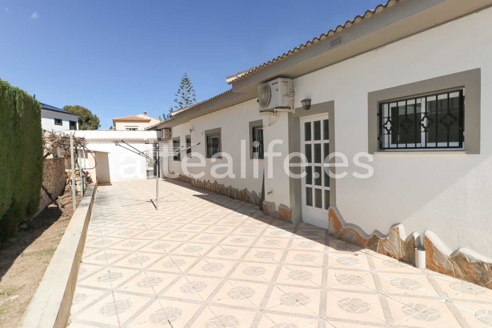 Villa til leie i La Nucia med svømmebasseng garasje - € 2 500 (Ref: 9420091)