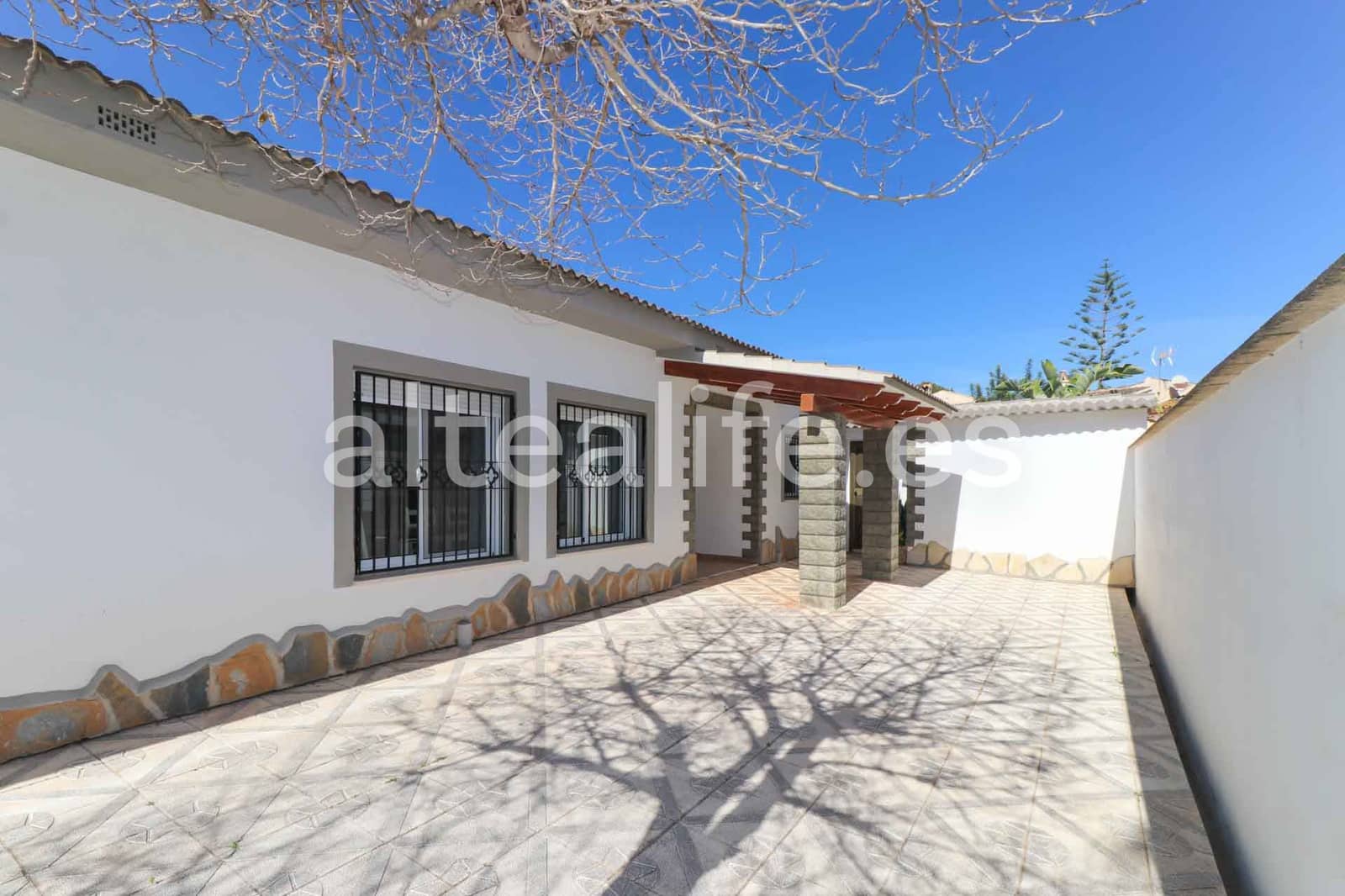 Villa til leie i La Nucia med svømmebasseng garasje - € 2 500 (Ref: 9420091)