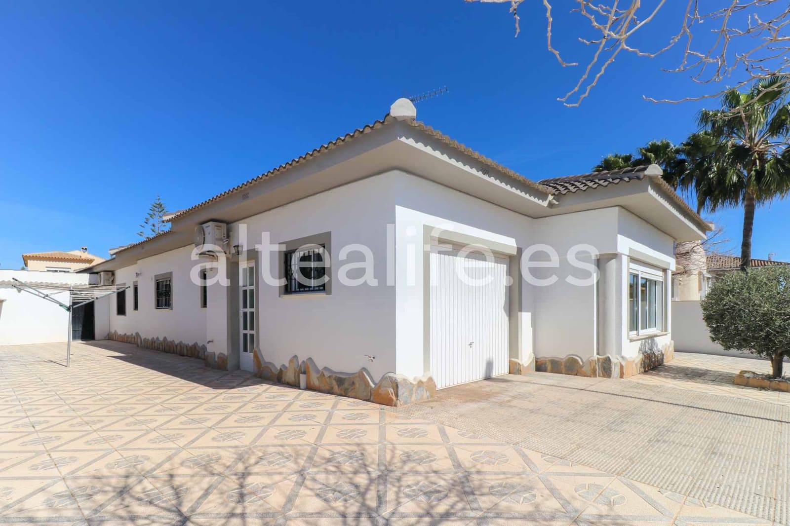 Villa til leie i La Nucia med svømmebasseng garasje - € 2 500 (Ref: 9420091)