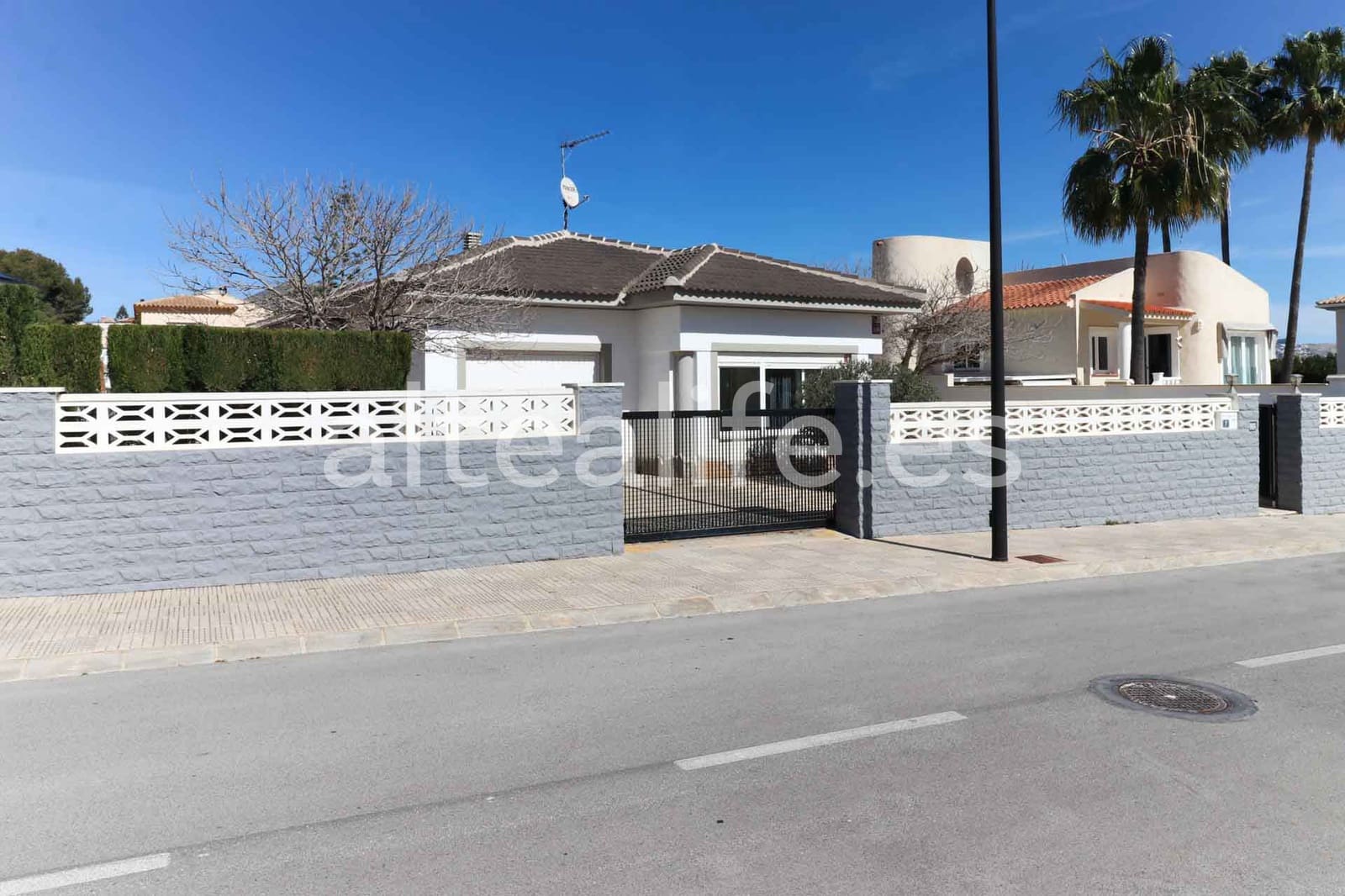 Villa til leie i La Nucia med svømmebasseng garasje - € 2 500 (Ref: 9420091)