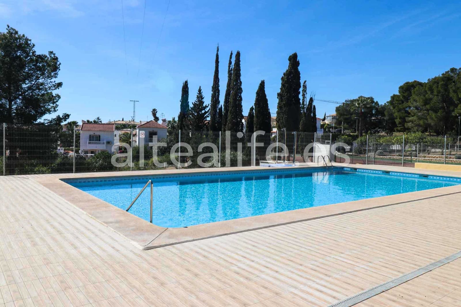 Villa til leie i La Nucia med svømmebasseng garasje - € 2 500 (Ref: 9420091)