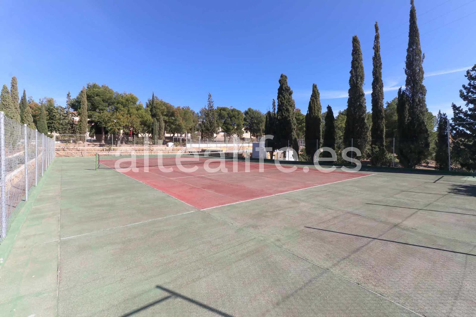 Villa til leie i La Nucia med svømmebasseng garasje - € 2 500 (Ref: 9420091)