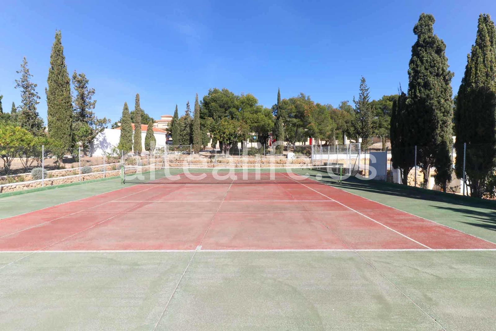 Villa til leie i La Nucia med svømmebasseng garasje - € 2 500 (Ref: 9420091)