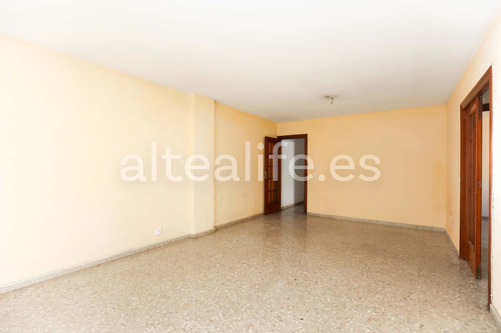 4 bedroom Apartment for sale in Altea - € 250,000 (Ref: 9500280)