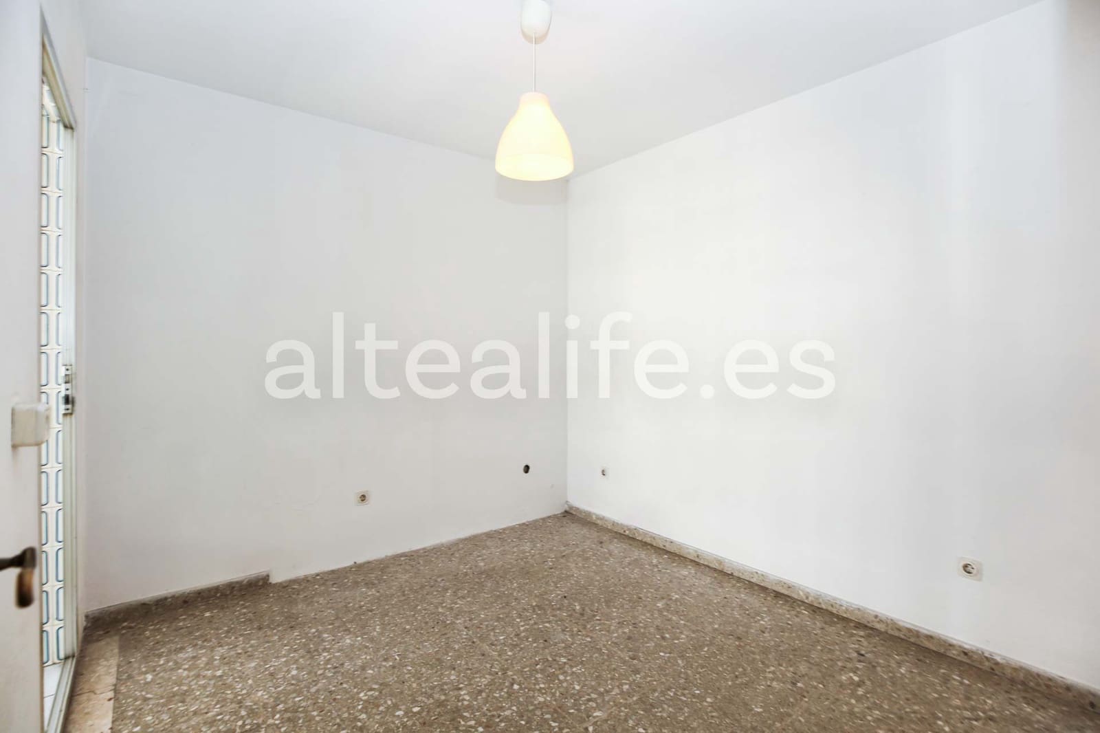 4 bedroom Apartment for sale in Altea - € 250,000 (Ref: 9500280)