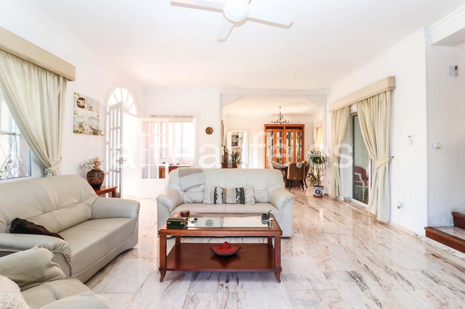 4 soveværelse Villa til salg i Alfaz del Pi / L'Alfas del Pi med swimmingpool garage - € 620.000 (Ref: 9589330)