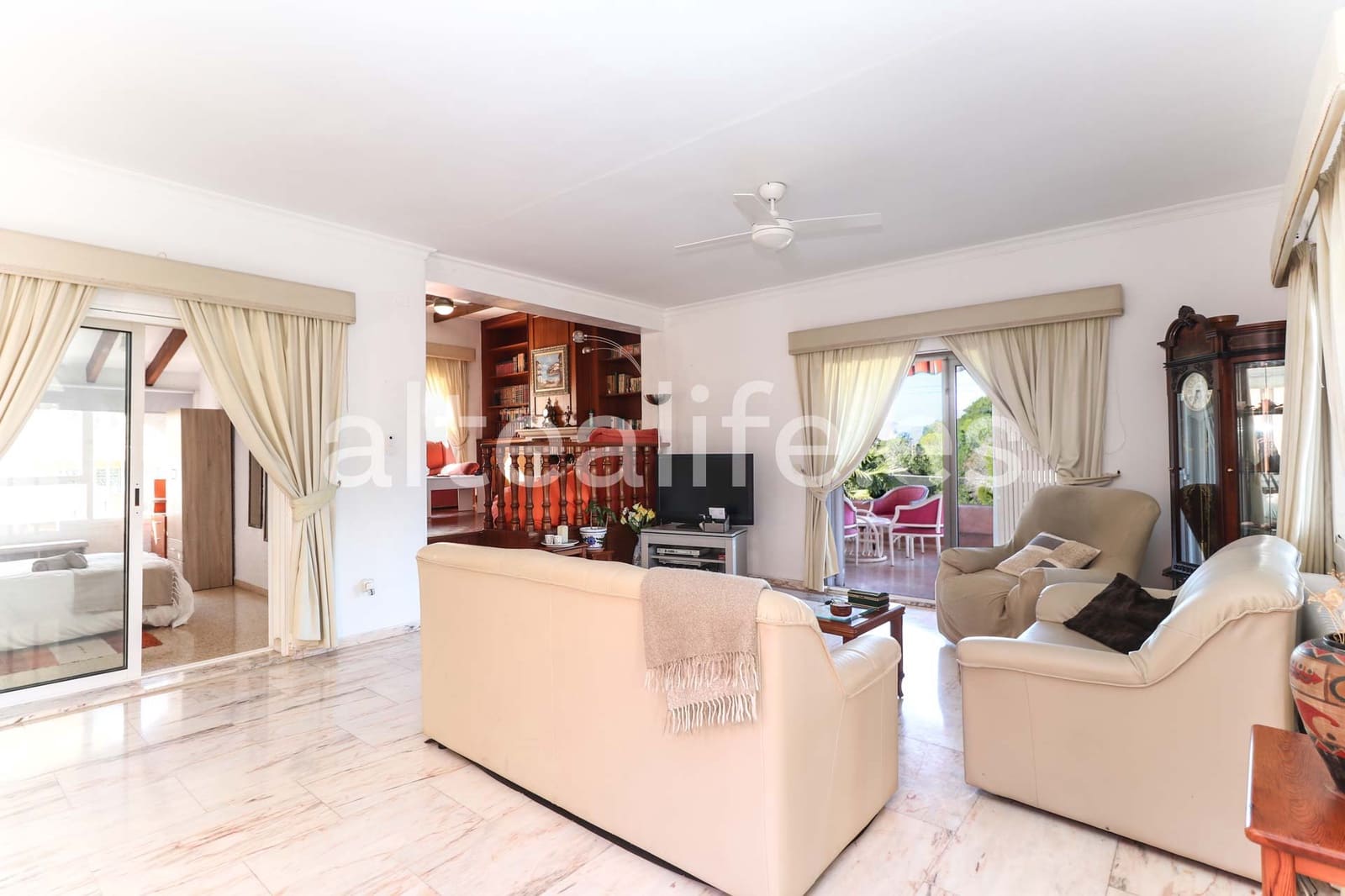 4 soveværelse Villa til salg i Alfaz del Pi / L'Alfas del Pi med swimmingpool garage - € 620.000 (Ref: 9589330)