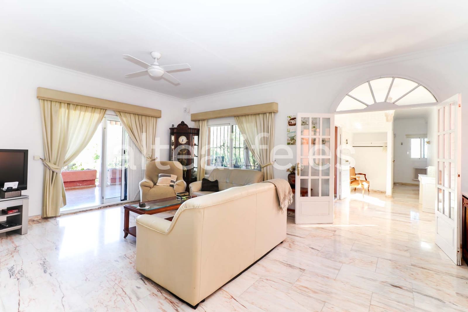 4 soveværelse Villa til salg i Alfaz del Pi / L'Alfas del Pi med swimmingpool garage - € 620.000 (Ref: 9589330)