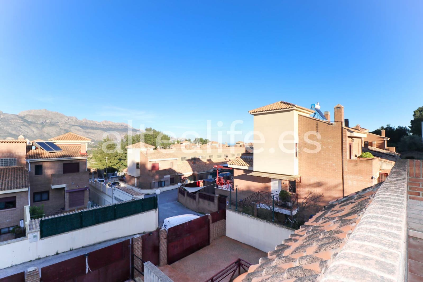 3 makuuhuone Bungalow myytävänä paikassa La Nucia mukana uima-altaan 
autotalli - 310 000 € (Ref: 9629216)