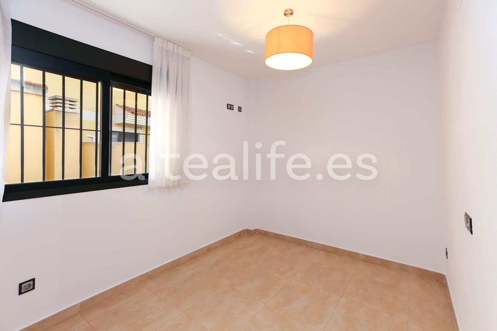2 bedroom Apartment for rent in Alfaz del Pi / L'Alfas del Pi with pool garage - € 1,400 (Ref: 9707802)
