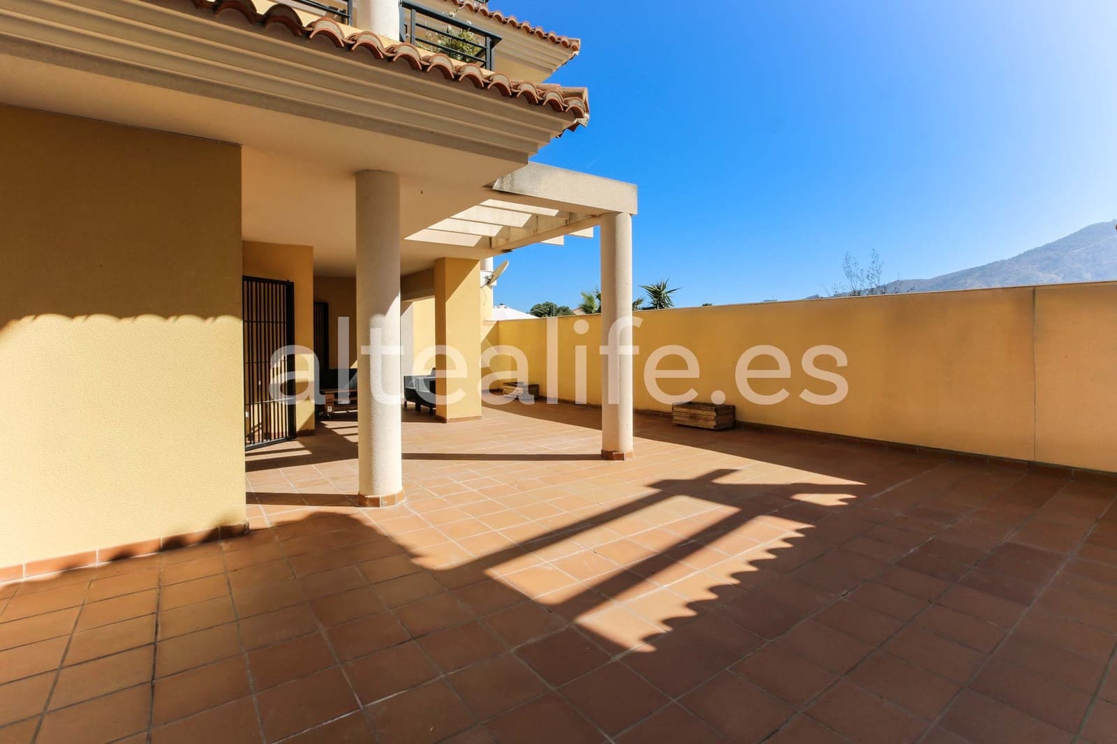 2 bedroom Apartment for rent in Alfaz del Pi / L'Alfas del Pi with pool garage - € 1,400 (Ref: 9707802)