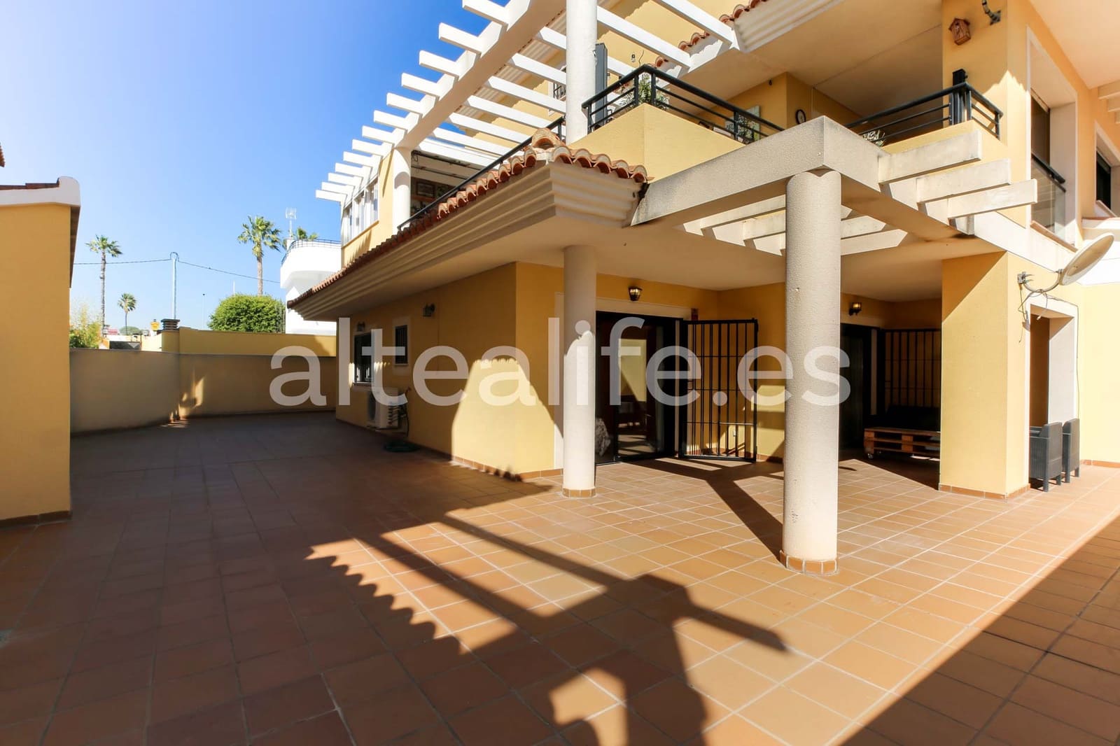 2 bedroom Apartment for rent in Alfaz del Pi / L'Alfas del Pi with pool garage - € 1,400 (Ref: 9707802)
