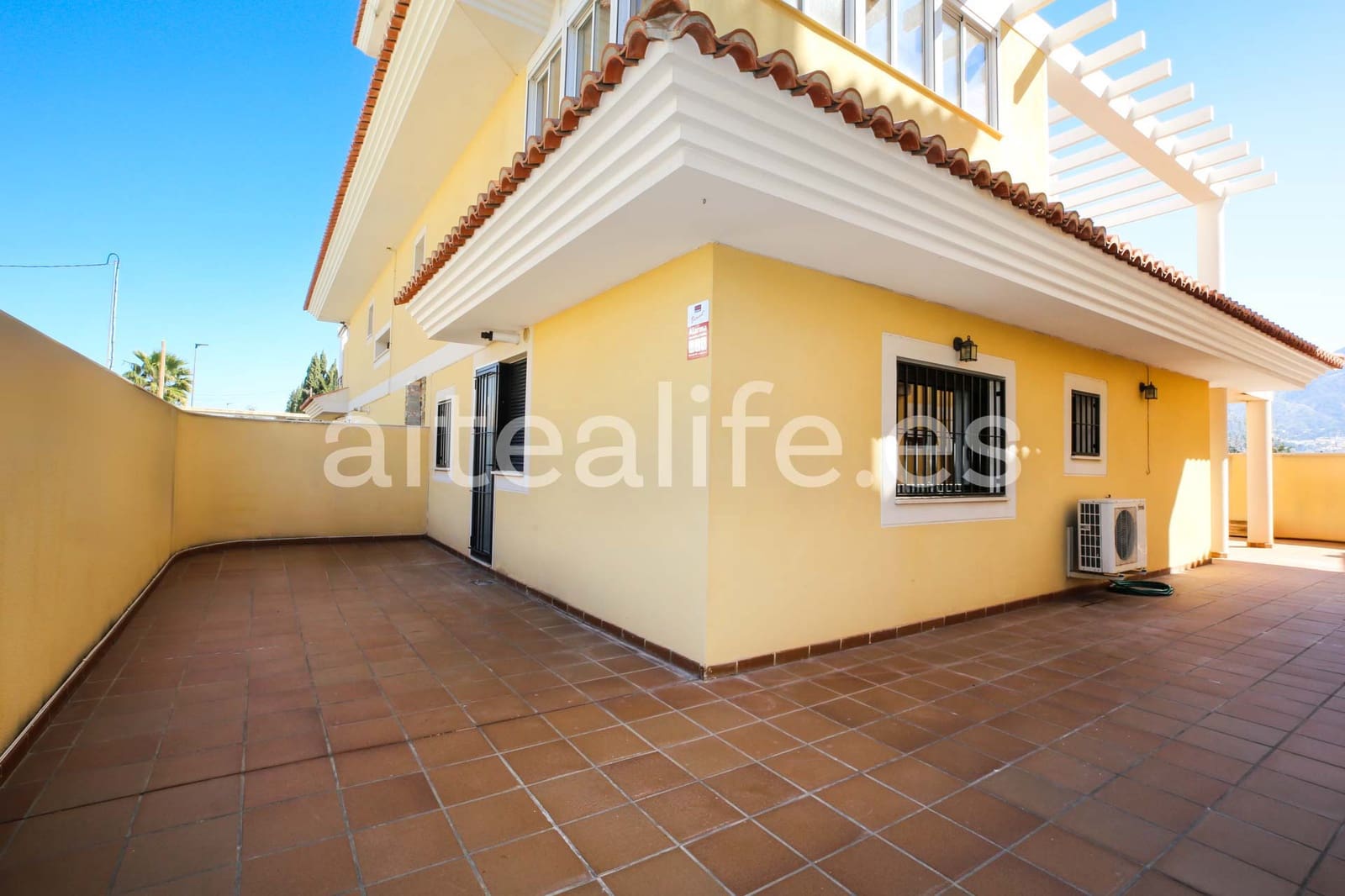 2 bedroom Apartment for rent in Alfaz del Pi / L'Alfas del Pi with pool garage - € 1,400 (Ref: 9707802)