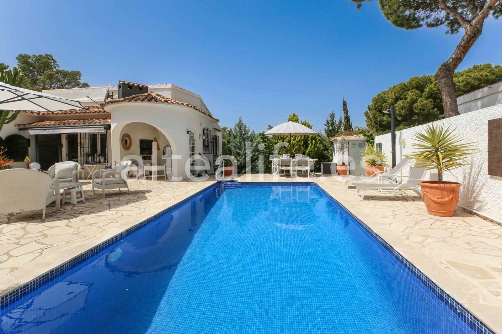 3 sypialnia Willa na sprzedaż w Altea z basenem garażem - 549 000 € (Ref: 9781994)