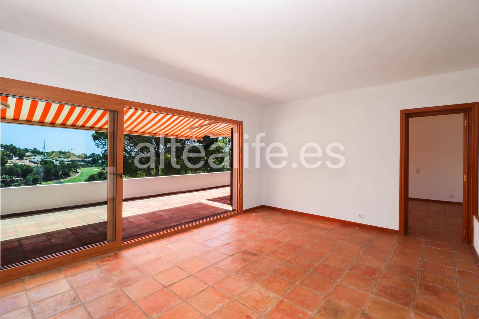 1 bedroom Apartment for rent in Altea with pool - € 1,200 (Ref: 9848330)