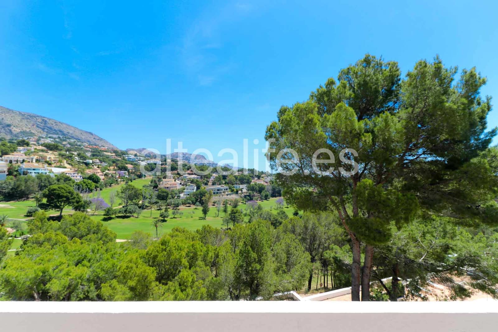 1 bedroom Apartment for rent in Altea with pool - € 1,200 (Ref: 9848330)