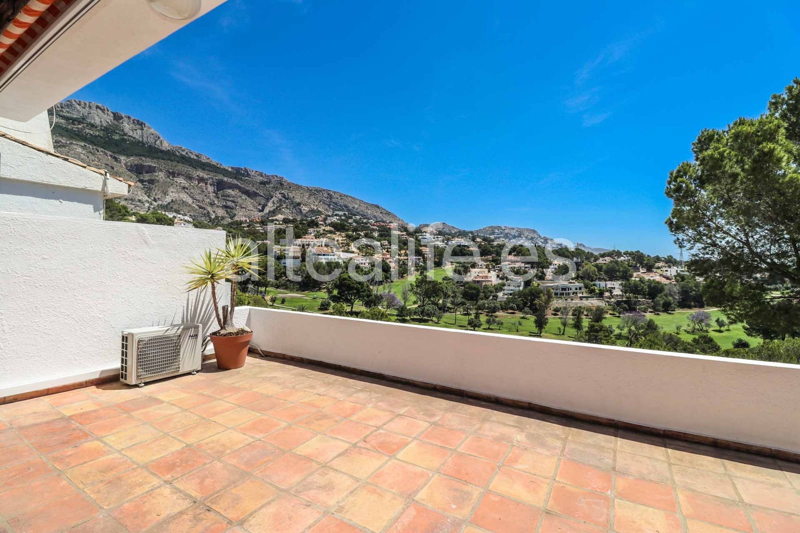 1 bedroom Apartment for rent in Altea with pool - € 1,200 (Ref: 9848330)