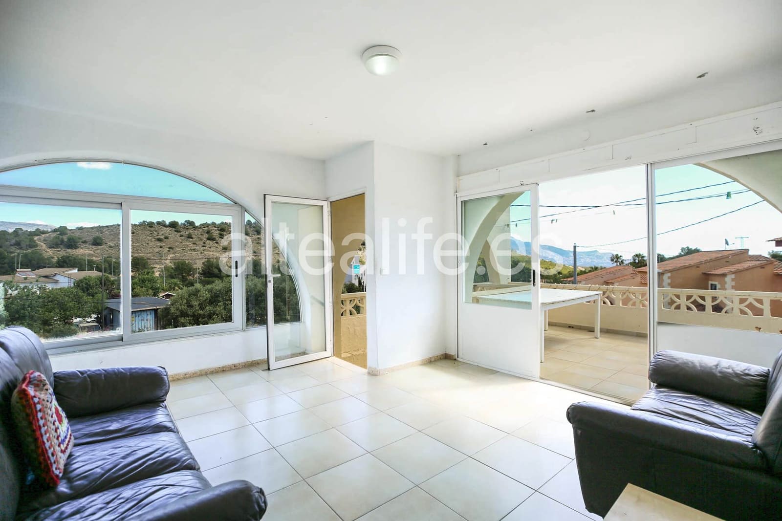 4 bedroom Townhouse for sale in La Nucia with garage - € 460,000 (Ref: 9863720)