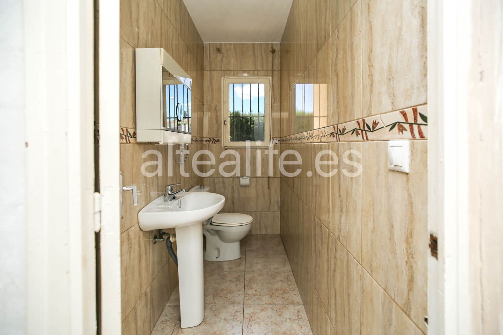 4 bedroom Townhouse for sale in La Nucia with garage - € 460,000 (Ref: 9863720)