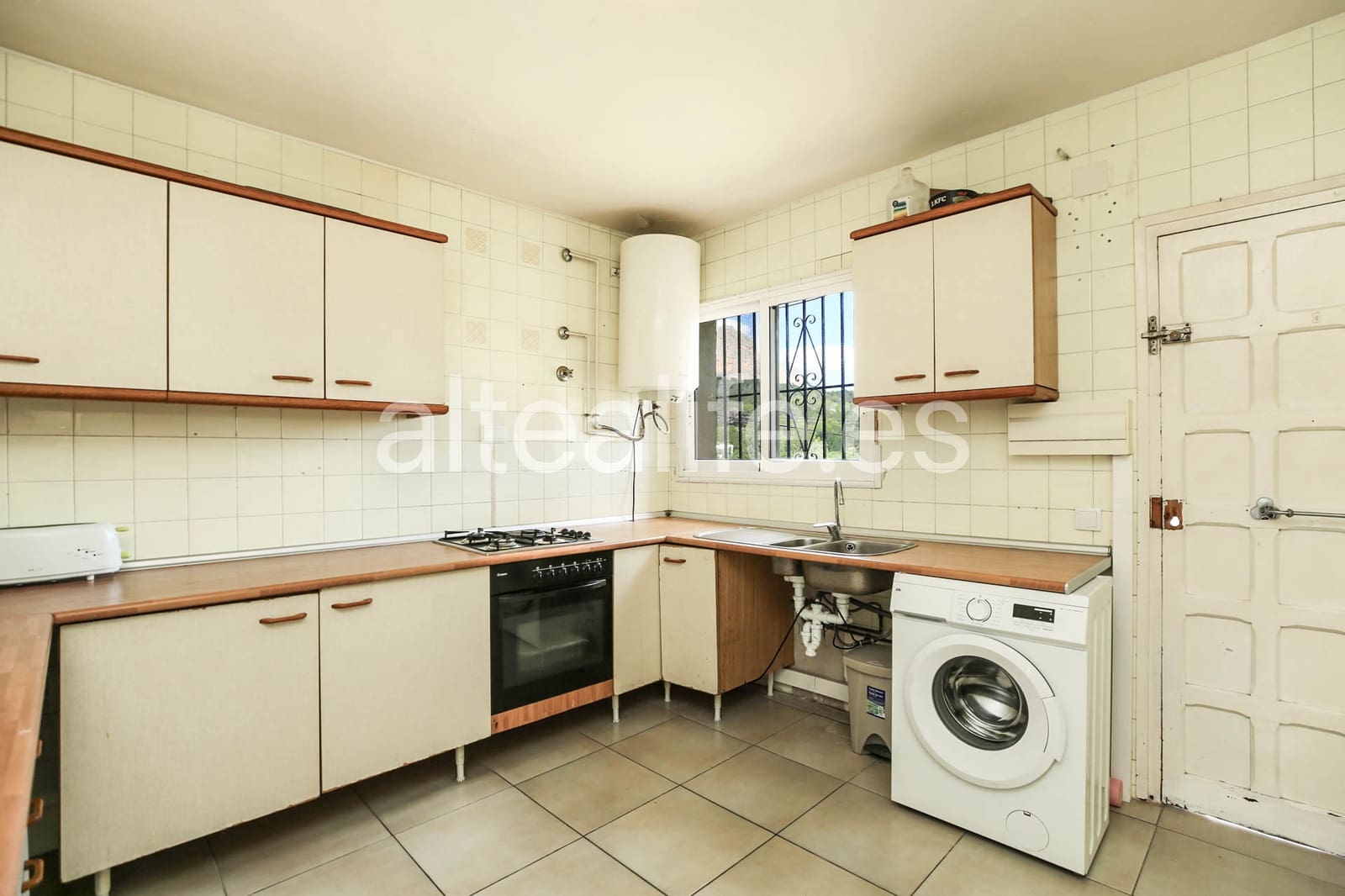 4 bedroom Townhouse for sale in La Nucia with garage - € 460,000 (Ref: 9863720)