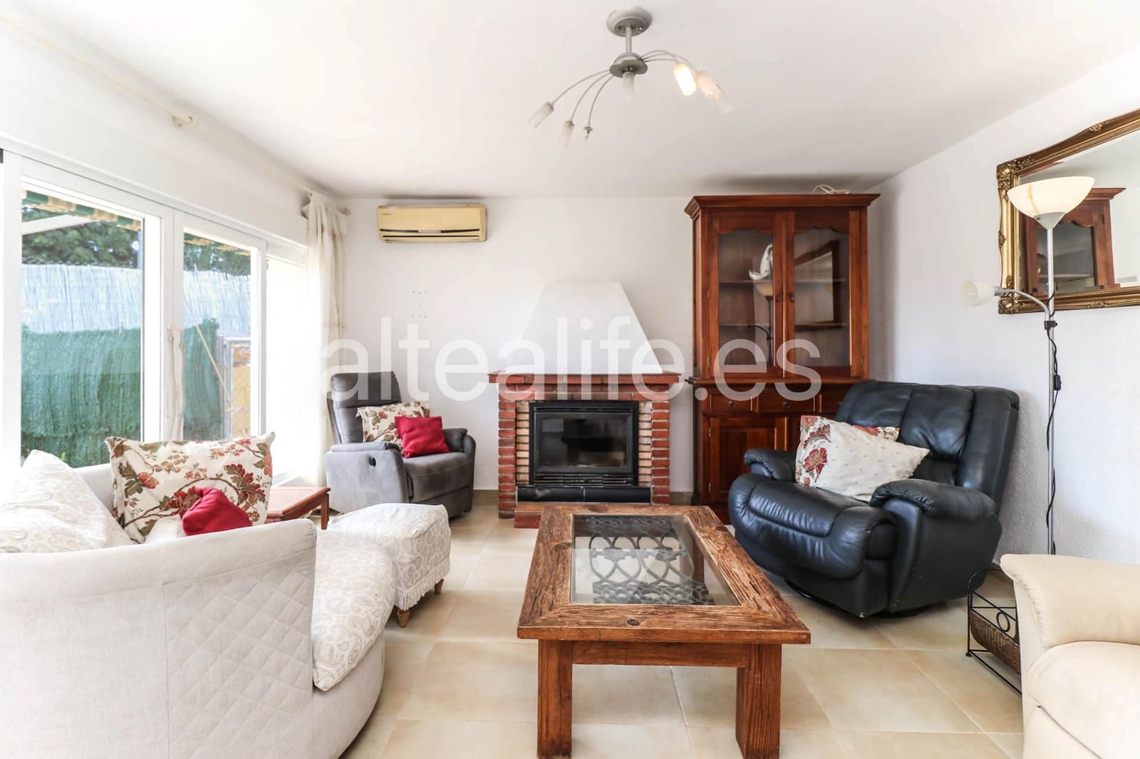 4 bedroom Townhouse for sale in La Nucia with garage - € 460,000 (Ref: 9863720)