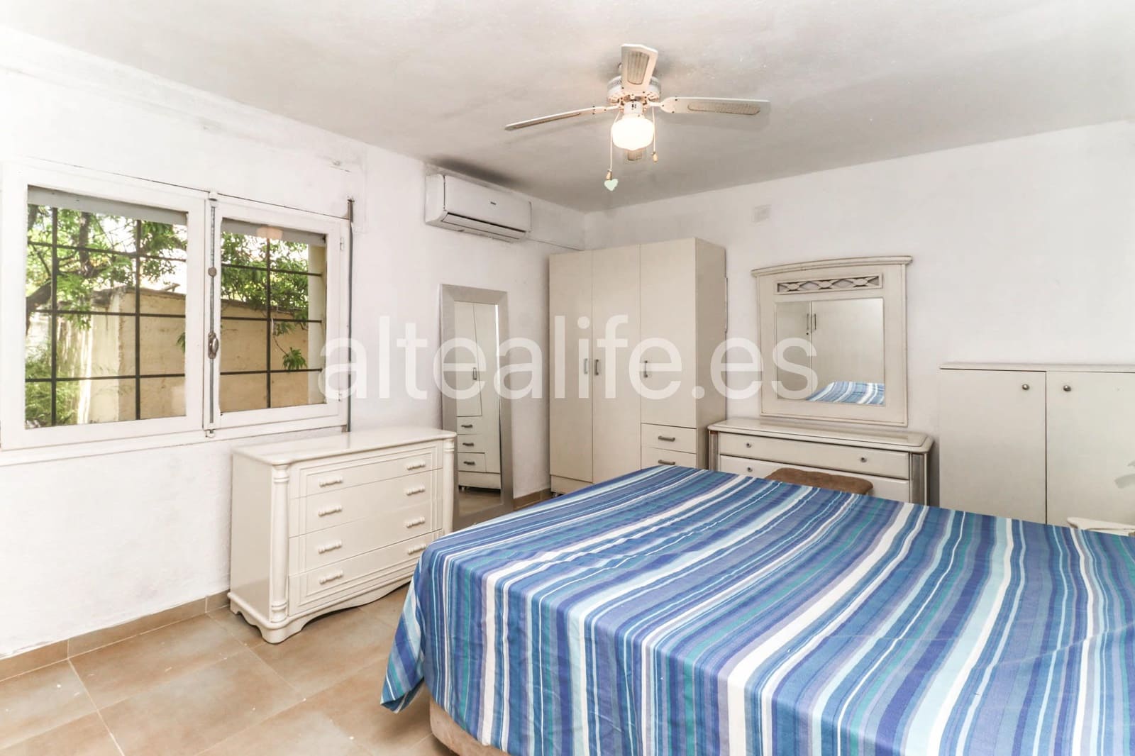 4 bedroom Townhouse for sale in La Nucia with garage - € 460,000 (Ref: 9863720)
