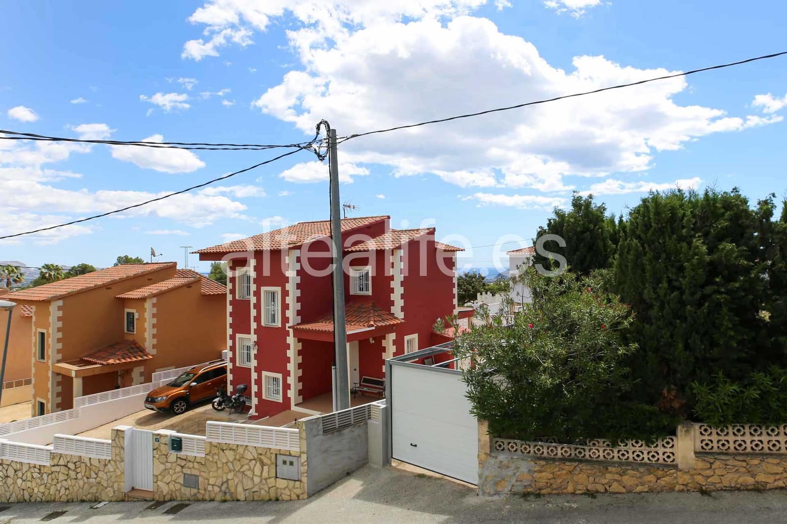 4 bedroom Townhouse for sale in La Nucia with garage - € 460,000 (Ref: 9863720)