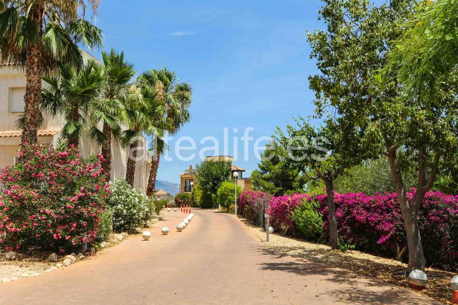 2 bedroom Bungalow for sale in La Nucia with pool garage - € 259,000 (Ref: 9937057)