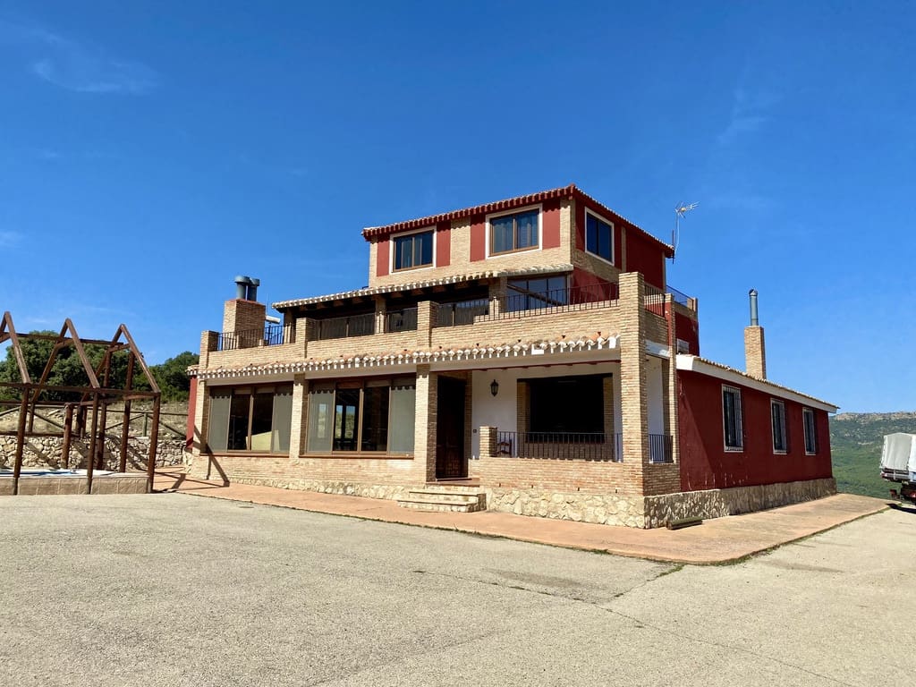 5 soveværelse Finca/Landehus til salg i Ayora - € 3.200.000 (Ref: 7837894)