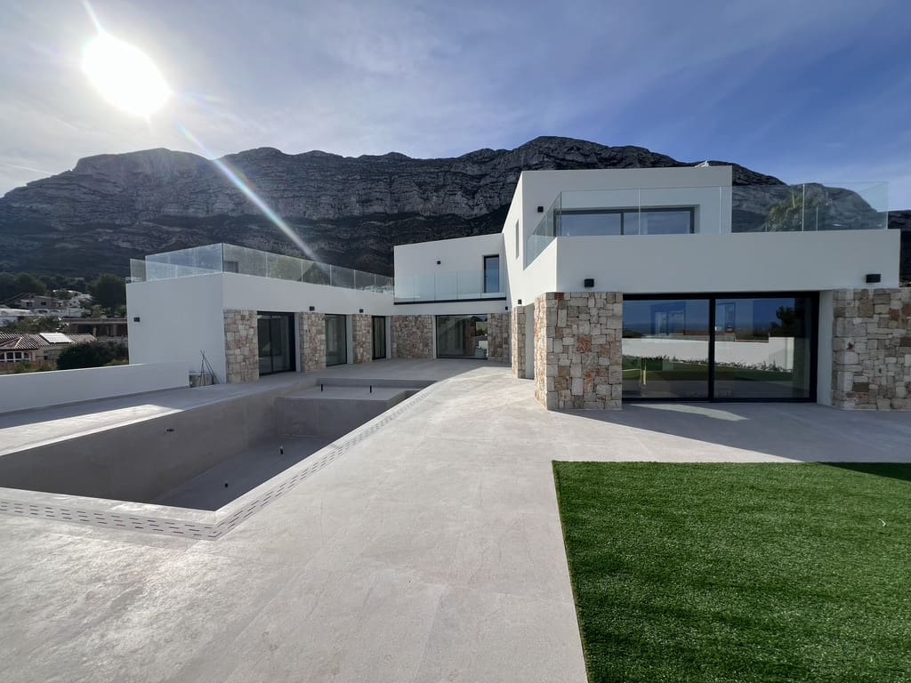 4 soveværelse Villa til salg i Denia med swimmingpool garage - € 1.795.000 (Ref: 7850722)