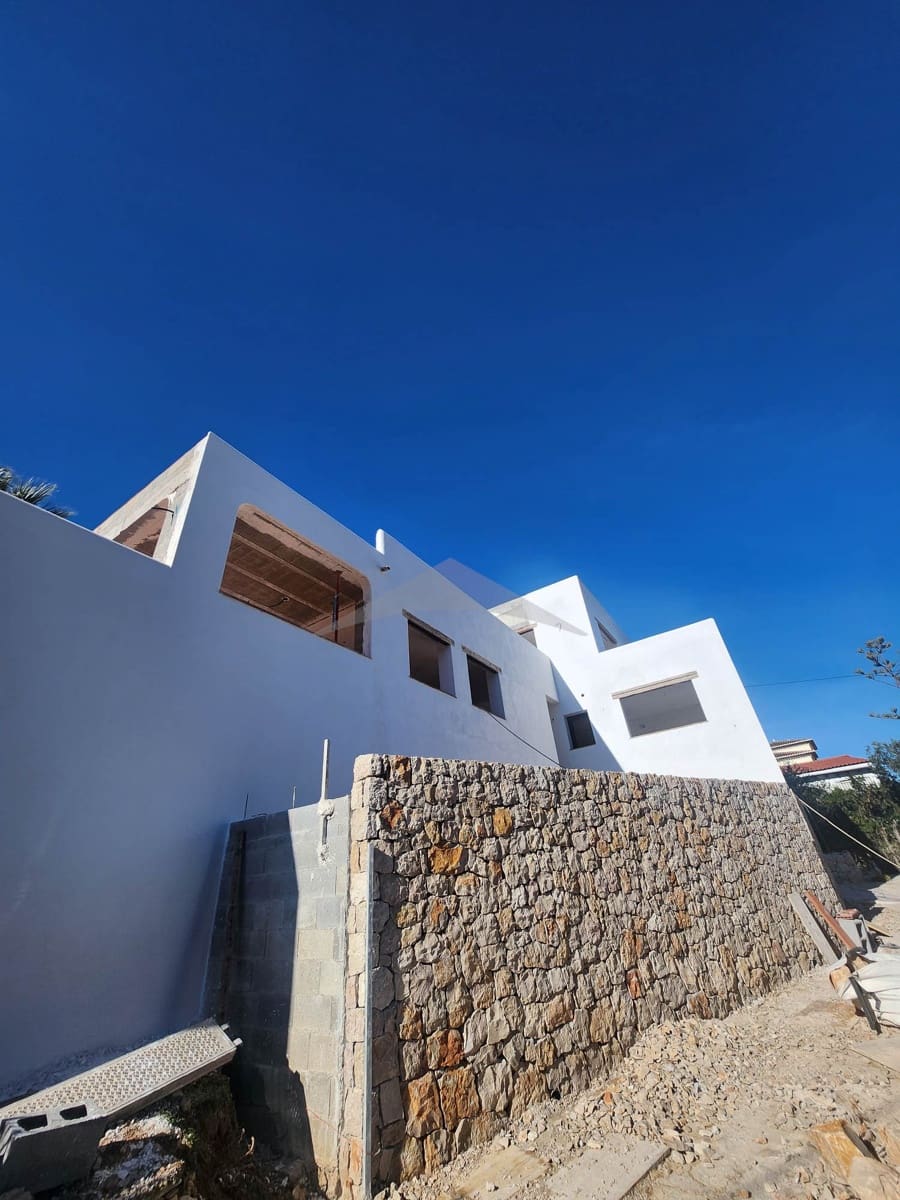 4 bedroom Villa for sale in Moraira with pool - € 1,975,000 (Ref: 8364513)