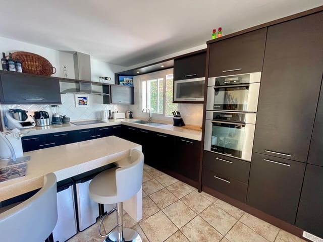 Chalet de 3 habitaciones en Moraira, Teulada-Moraira en venta con piscina garaje - 1.899.000 € (Ref: 8567579)