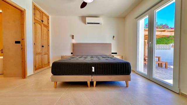 6 soverom Villa til salgs i Moraira, Teulada-Moraira - € 1 590 000 (Ref: 8640157)