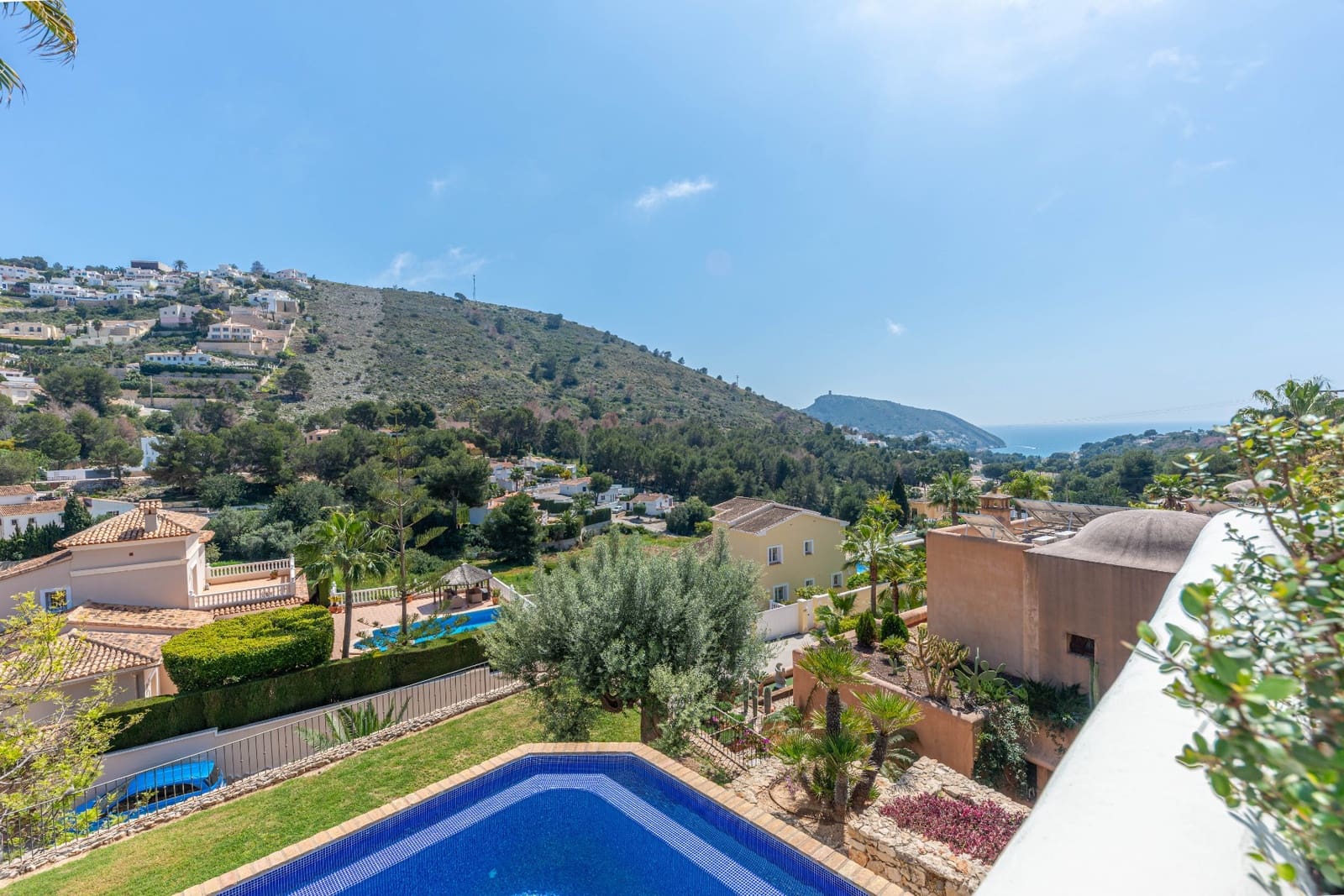 3 soveværelse Villa til salg i Moraira med swimmingpool - € 1.995.000 (Ref: 8949551)